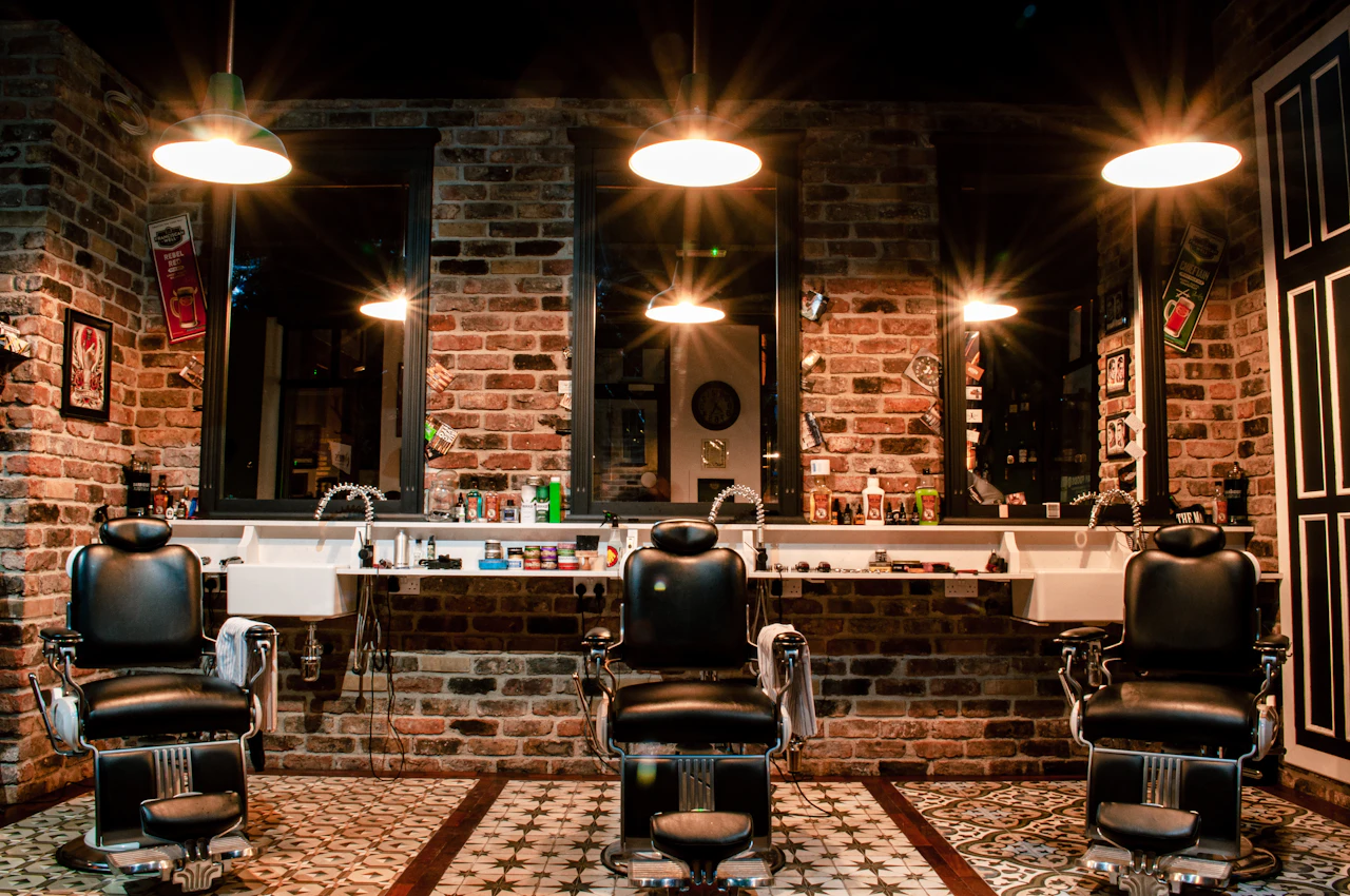 A Arquitetura do Fluxo: Redesenho Moderno de Serviços em DZ23 BARBER